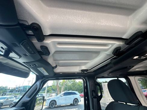 Used 2023 Jeep Wrangler Unlimited Sport AWD/4WD image 21