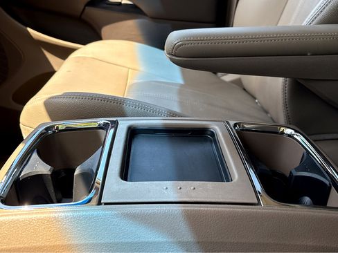Used 2015 Chrysler Town & Country Touring w/ Driver Convenience Group FWD image 7
