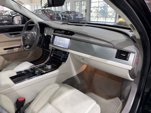 Used 2016 Jaguar XF Prestige image 51