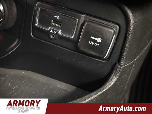 Used 2016 Jeep Renegade Latitude image 19