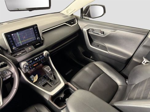 Used 2019 Toyota RAV4 Limited w/ Cold Weather Package FWD image 24