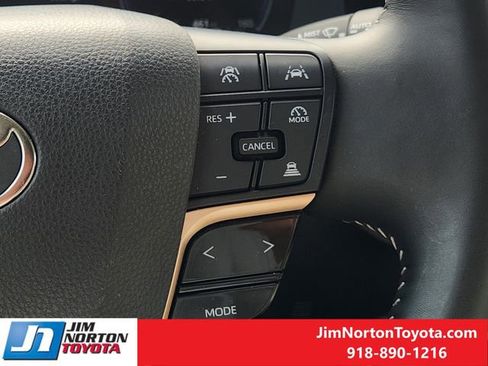 Used 2024 Toyota Crown Limited image 31