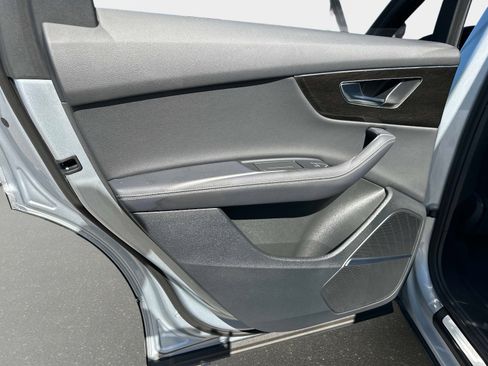 Used 2025 Audi Q7 3.0T Premium Plus image 12