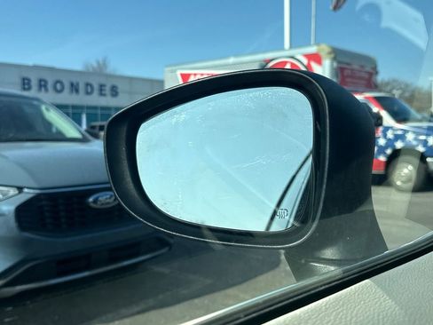 Used 2023 Chrysler Voyager LX image 42