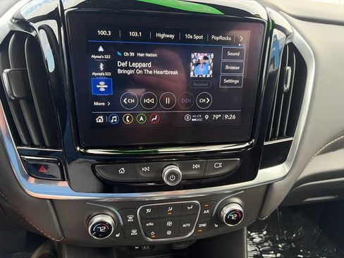 Used 2023 Chevrolet Traverse LT w/ LT Premium Package AWD/4WD image 14