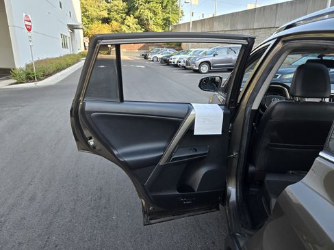 Used 2014 Toyota RAV4 Limited FWD image 20