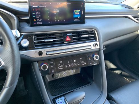 Used 2025 Genesis G70 2.5T image 18