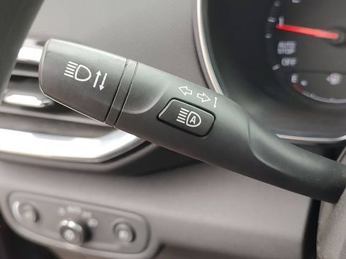 Used 2022 Chevrolet TrailBlazer LT w/ Confidence II Package FWD image 23