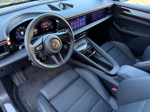 New 2025 Porsche Macan 4S Electric AWD/4WD image 4