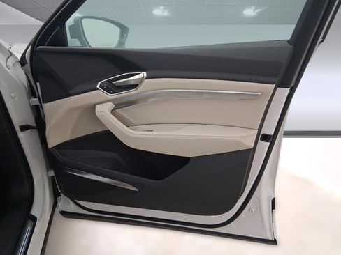 Certified 2024 Audi Q8 e-tron Premium Plus w/ Premium Plus Package image 34