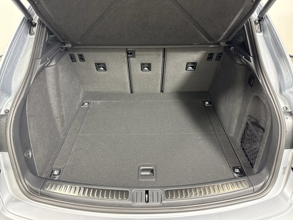 Certified 2026 Porsche Macan Turbo AWD/4WD image 20
