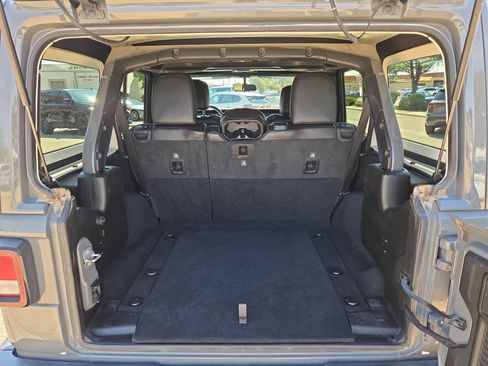 Used 2021 Jeep Wrangler Unlimited Sahara AWD/4WD image 12