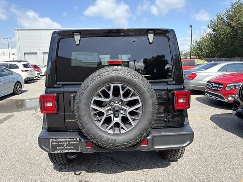 Used 2025 Jeep Wrangler Unlimited Sahara w/ Safety Group AWD/4WD image 6