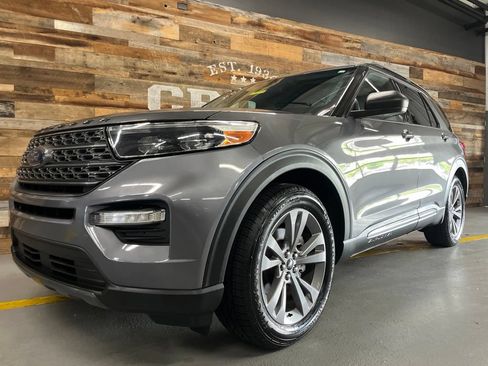 Used 2021 Ford Explorer XLT w/ Equipment Group 202A RWD image 13