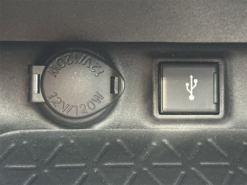 Used 2022 Toyota RAV4 XLE Premium image 33