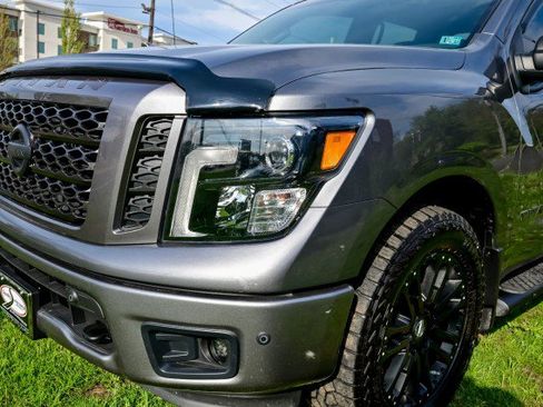 Used 2019 Nissan Titan SV w/ SV Convenience Package image 10