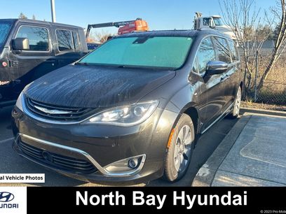 Used 2018 Chrysler Pacifica Limited w/ Advanced Safetytec Group