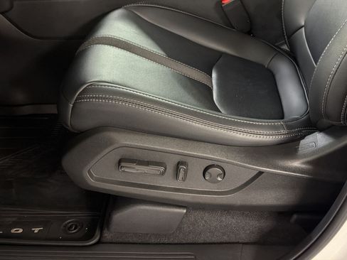 Certified 2025 Honda Pilot Touring image 14