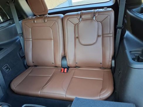 Used 2021 Lincoln Aviator Reserve w/ Equipment Group 202A image 11