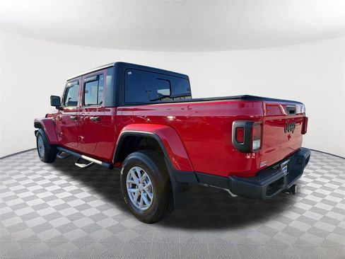 Used 2023 Jeep Gladiator Sport image 7