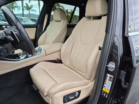 Used 2019 BMW X5 xDrive40i w/ Parking Assistance Package AWD/4WD image 16