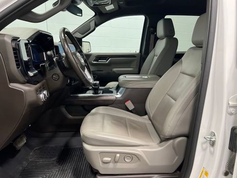 Certified 2022 GMC Sierra 1500 SLT w/ SLT Premium Package image 9