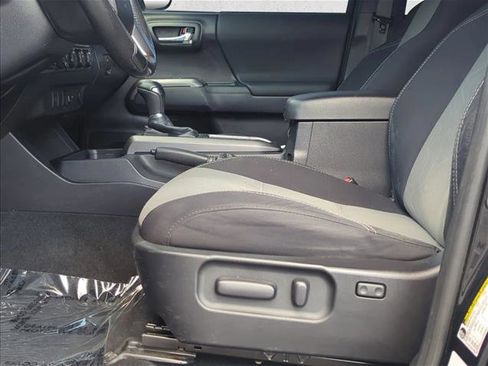 Used 2021 Toyota Tacoma TRD Sport image 18