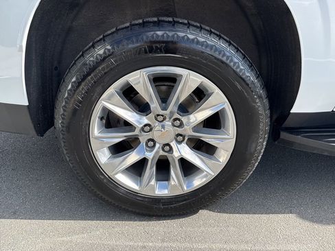 Used 2023 Chevrolet Suburban Premier image 8