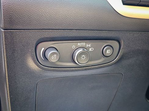 Used 2020 Buick Encore GX Essence w/ Advanced Technology Package image 16