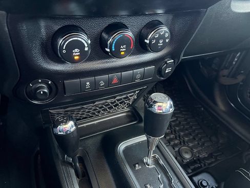 Used 2018 Jeep Wrangler Unlimited Sport AWD/4WD image 29