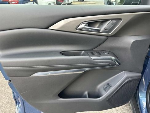 Used 2025 Chevrolet Traverse LT w/ Driver Confidence Package FWD image 18