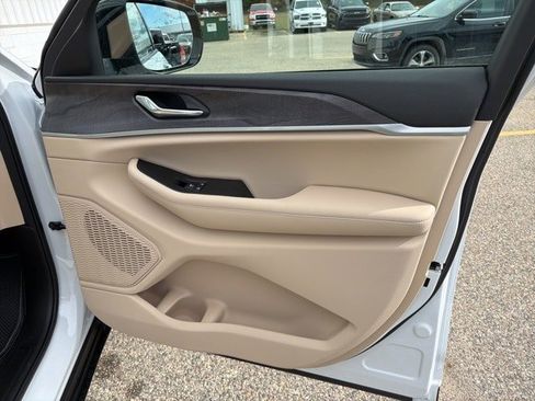 New 2025 Jeep Grand Cherokee Limited w/ Trailer Tow Package image 36