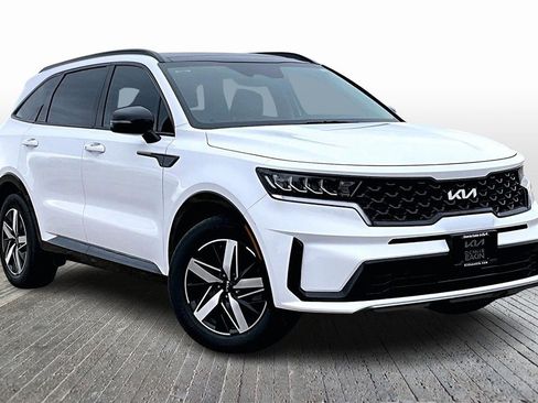 Certified 2022 Kia Sorento S w/ Panoramic Sunroof Package image 11