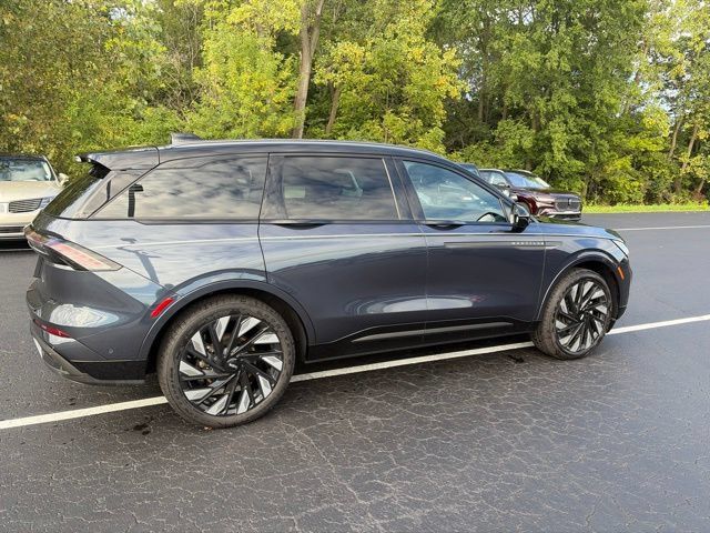 Used 2024 Lincoln Nautilus Reserve w/ Equipment Group 202A AWD/4WD image 10