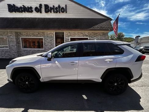 Used 2024 Toyota RAV4 SE AWD/4WD image 4