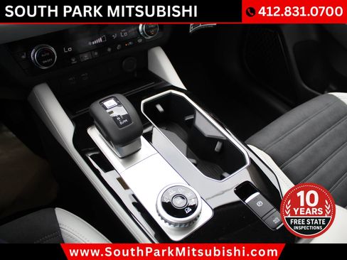 New 2025 Mitsubishi Outlander SE image 25