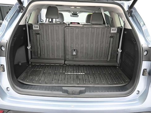 Used 2022 Toyota Highlander XLE AWD/4WD image 15