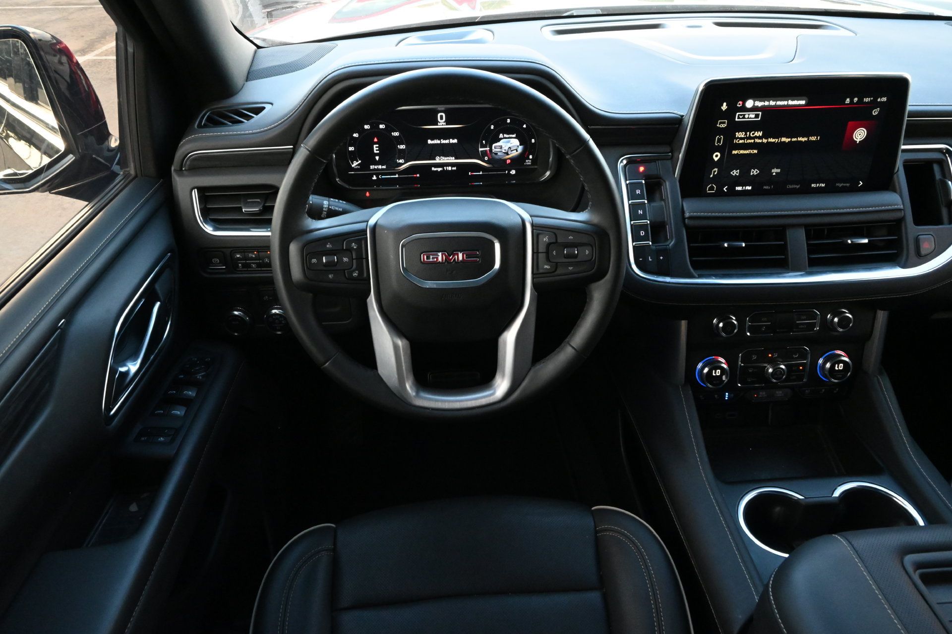 Used 2024 GMC Yukon SLT w/ SLT Luxury Package RWD image 10