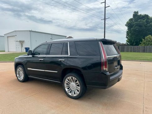 Used 2015 Cadillac Escalade Platinum AWD/4WD image 4