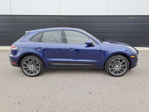 Certified 2025 Porsche Macan AWD/4WD image 8