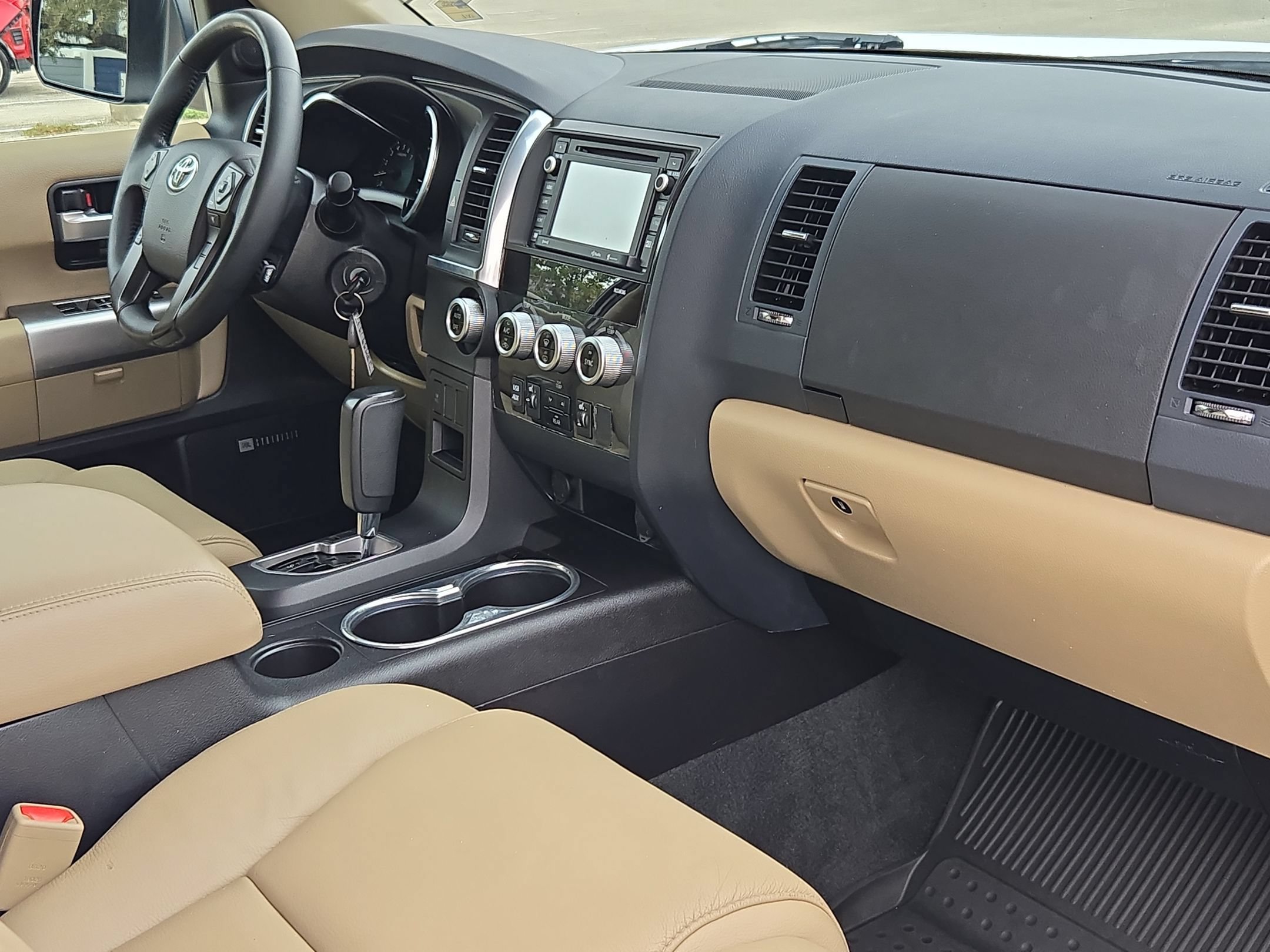 Used 2019 Toyota Sequoia Limited w/ Safety & Convenience Package RWD image 28