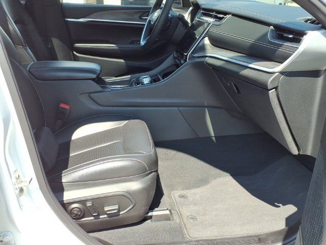 Used 2024 Jeep Grand Cherokee Limited w/ Luxury Tech Group II AWD/4WD image 12
