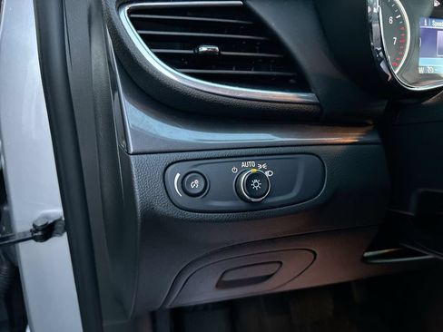 Used 2020 Buick Encore Preferred AWD/4WD image 21
