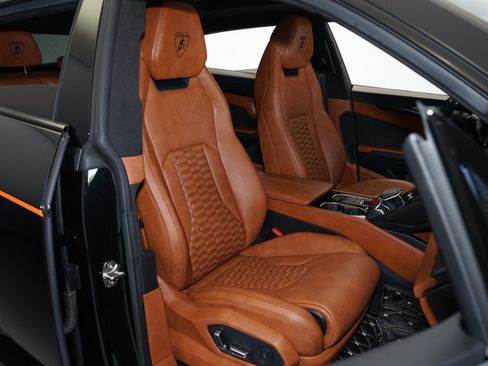 Used 2021 Lamborghini Urus Base image 21