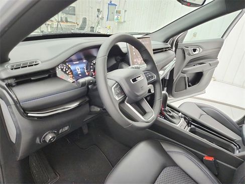 New 2026 Jeep Compass Latitude image 18