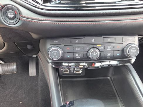 Used 2023 Dodge Durango GT RWD image 18