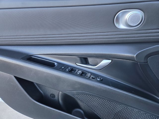 Used 2024 Hyundai Elantra Limited FWD image 20