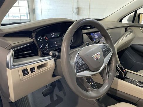Certified 2022 Cadillac XT5 Premium Luxury image 16