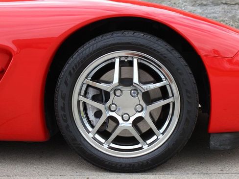 Used 1998 Chevrolet Corvette Convertible w/ Performance Handling Pkg image 34