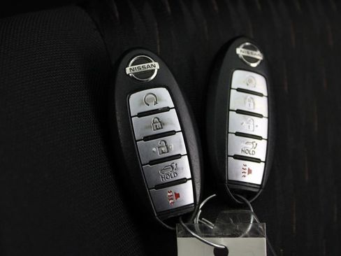 Used 2017 Nissan Rogue SV w/ SV Premium Package image 29